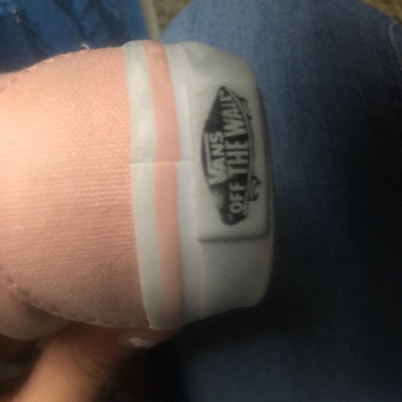 Vans - Picture 2 of 6